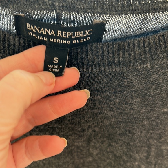 Banana republic gray "be bold" red embroidery sweater - Picture 3 of 5